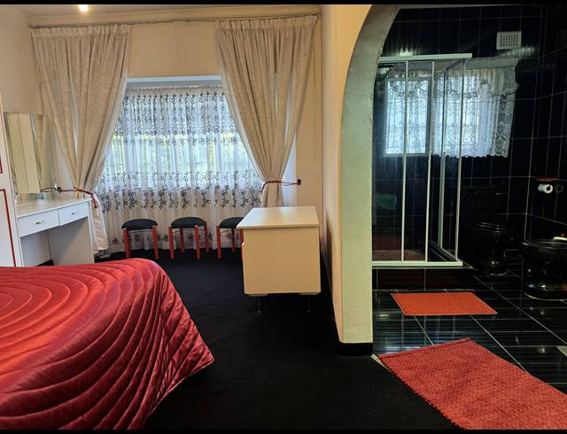 3 BEDROOM FREEHOLD FOR SALE IN HOWICK WEST